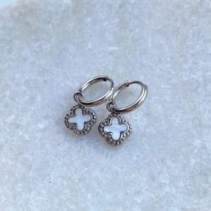 Oorbellen lucky zilver/wit