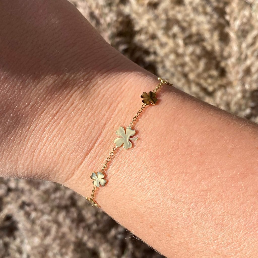 Armband klavertjes goud
