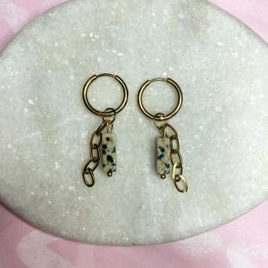 Oorbellen party print met grove ketting beige/goud