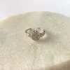 Zegelring met bloemetjes - zilver
