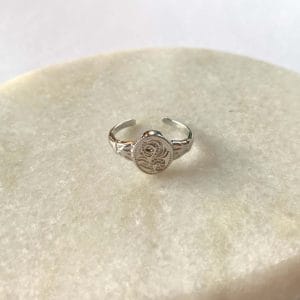 Zegelring met bloemetjes - zilver