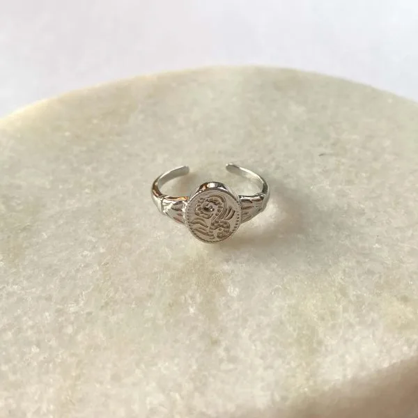 Zegelring met bloemetjes - zilver