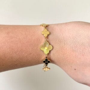 Gouden armband met vijf grote bloemen