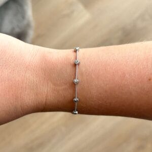 Zilveren armband minimalistische hartjes