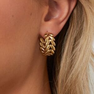 Gouden oorbellen met blaadjes